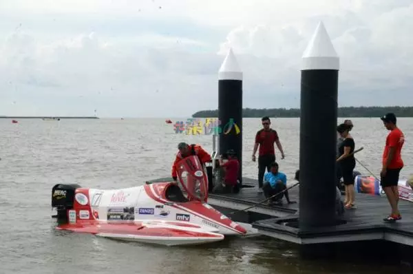 海上F1!配合蘇丹華誕 10國選手今賽艇