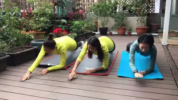 蜜桃臀達成!跟著可彤和又立,4個動作練出可口臀