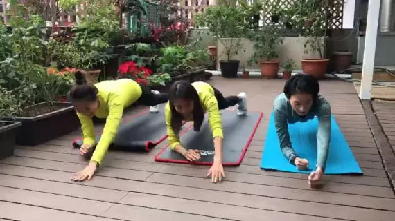 蜜桃臀達成!跟著可彤和又立,4個動作練出可口臀