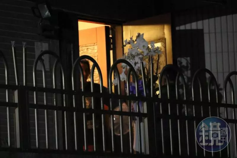 安迪癌逝,不敵病魔食道癌病逝,安迪家門口貼出「喪中」辦後事,王彩樺悲痛回應了!
