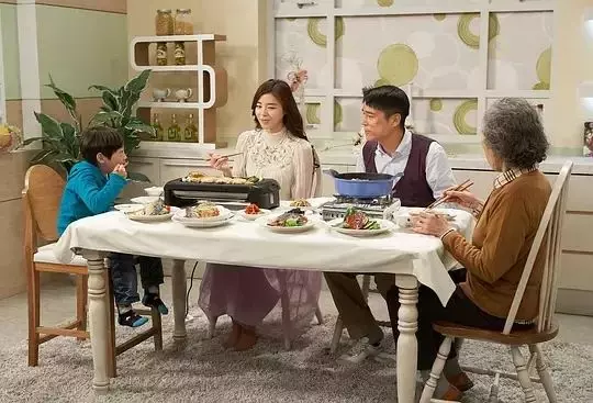 為什麼再苦再難也要自己帶孩子?兩位媽媽的做法造就了兩個孩子不同的人生