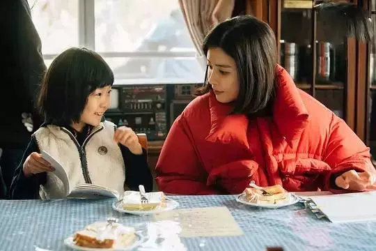 為什麼再苦再難也要自己帶孩子?兩位媽媽的做法造就了兩個孩子不同的人生