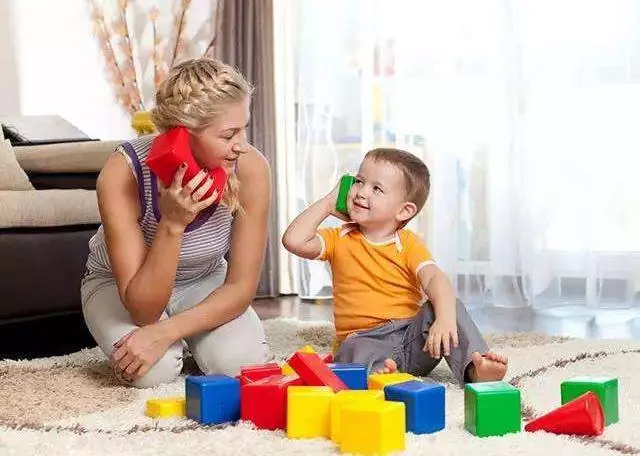 睡前,講故事還是聊聊天?美國專家:4年後孩子差異巨大!