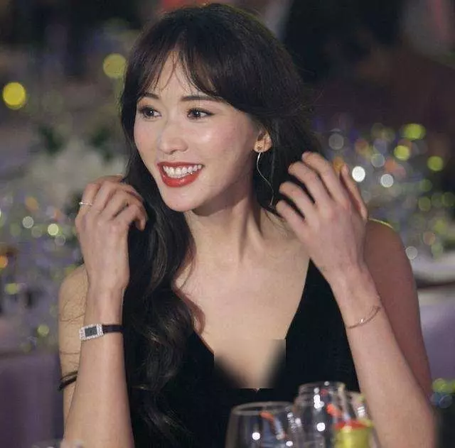 周迅44歲,賈靜雯44歲,王艷44歲都輸給她的44歲!