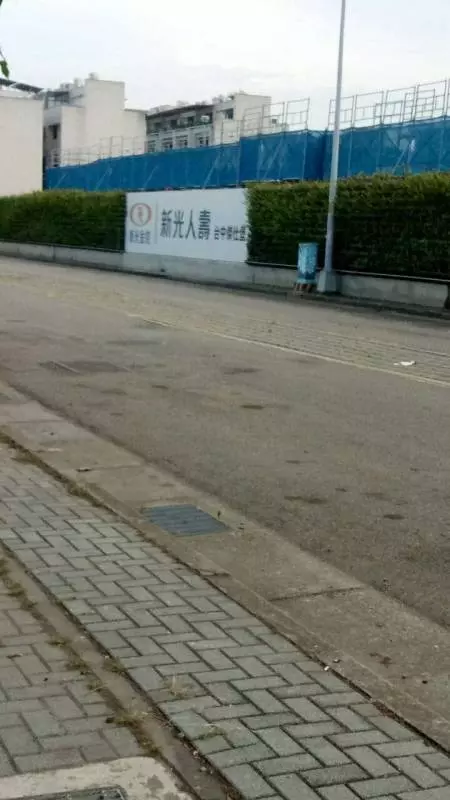 「快放開我女兒,變態!」,冒生命危險救女童卻被貴婦母羞辱,工地哥:我不覺得我的職業很低賤!