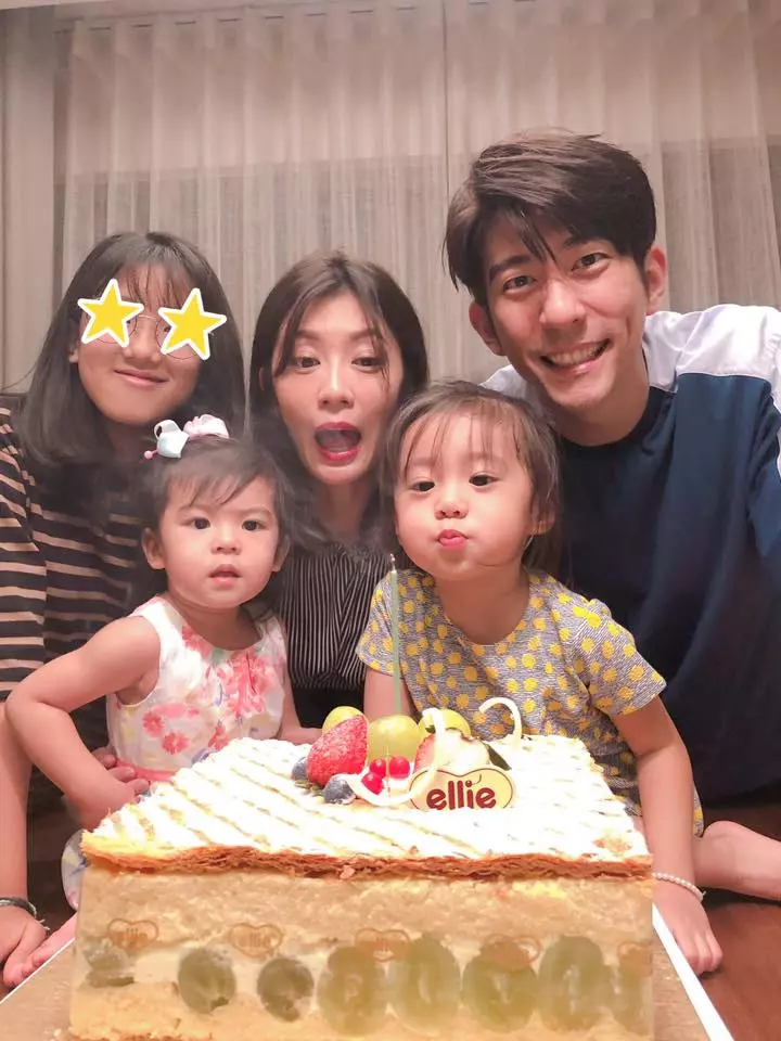 參加完媽媽婚禮,賈靜雯大女兒正臉照曝光...網友驚:「好像孫志浩!」