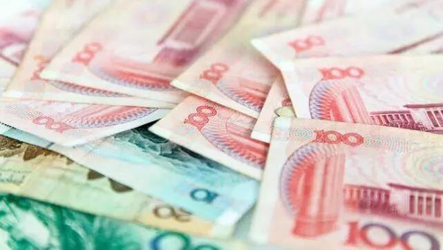 兒子買房我讓女兒出十萬,女婿給我送來二十萬,我讓女兒跟他離婚