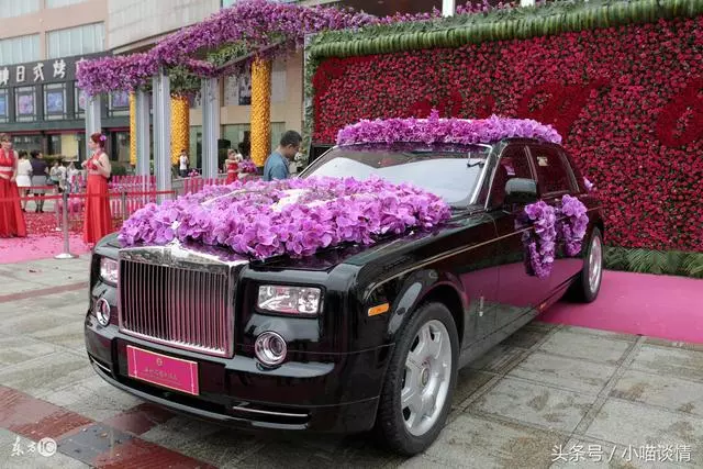 女兒要結婚,父親扮乞丐試探女婿,不料一開門,就被嚇一跳