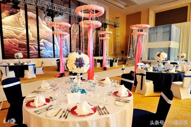 女兒要結婚,父親扮乞丐試探女婿,不料一開門,就被嚇一跳