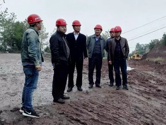 當初父母貪他工作穩定、人老實要我嫁,如今害我守寡!