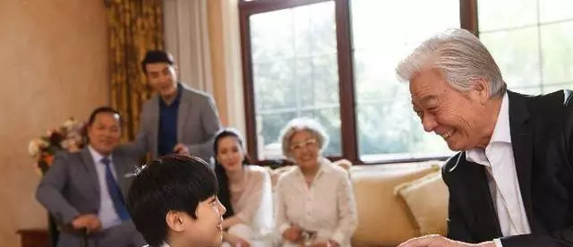 小叔子結婚我給一套房,我生孩子他給一千,五年後我收到一份大禮