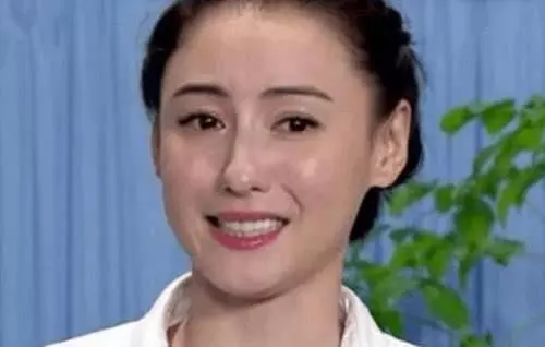 張柏芝哭訴當年和陳冠希拍照的原因,網友:真是可悲!