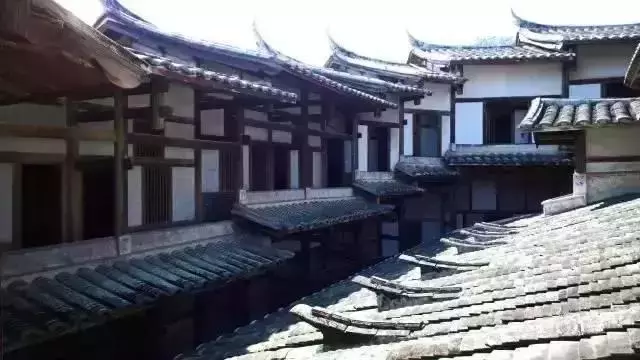 中國式奇蹟的古堡,漂浮沼澤上百年,無人居住卻不見蜘蛛網!