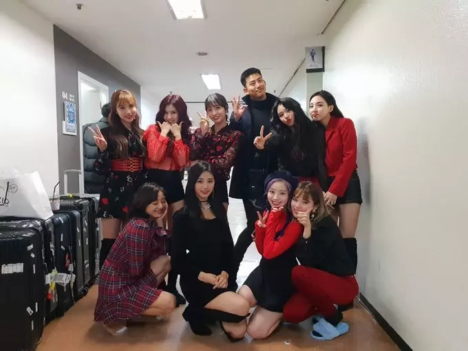 [TWICE][分享]181203 《The year of "Yes"》歌單&配置公開！主打曲由樸振英參與製作