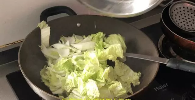 白菜這種做法百吃不厭,我家隔1天就燉一鍋,全家都愛吃,太香了