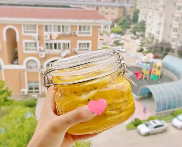 美白養顏排毒的百香果檸檬茶,0添加的飲料自己在家就能做!
