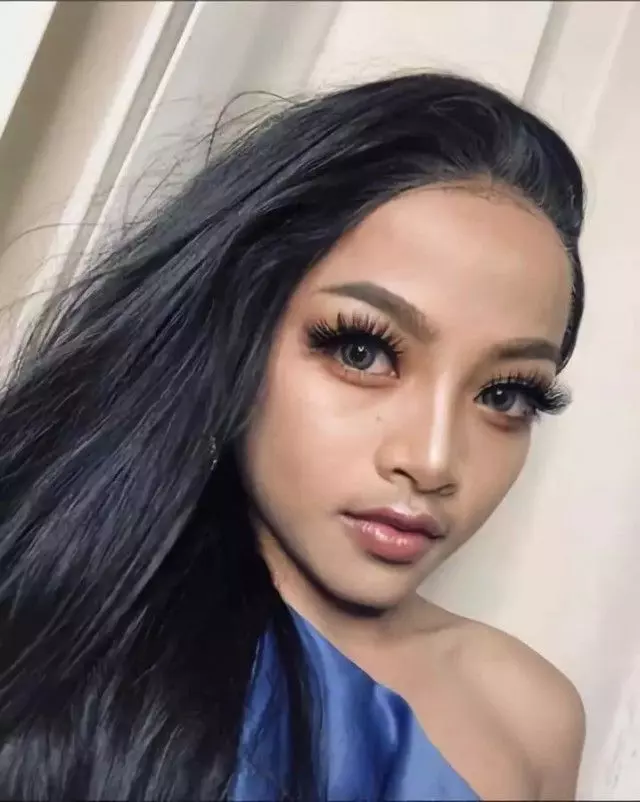 【完全不怕同學笑!】泰國12歲小弟弟靠化妝做網紅,為父母買大房子!網友:太厲害!