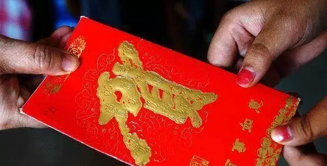 婆婆過壽俺給500,大嫂笑俺摳門,打開她的5千紅包,家婆臉綠