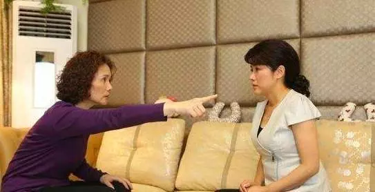 婆婆過壽俺給500,大嫂笑俺摳門,打開她的5千紅包,家婆臉綠