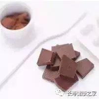 這8種食物,每吃一口都在催你老!能遠離就儘量遠離吧!