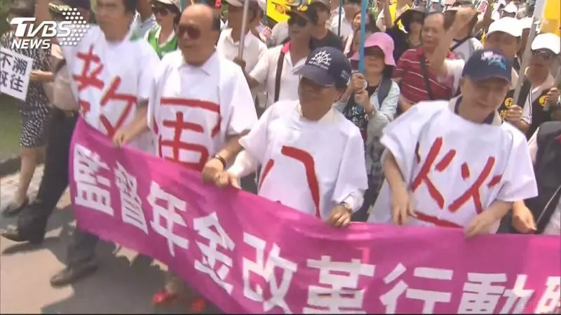 一例一休加年改 執政多闢戰場流失選票