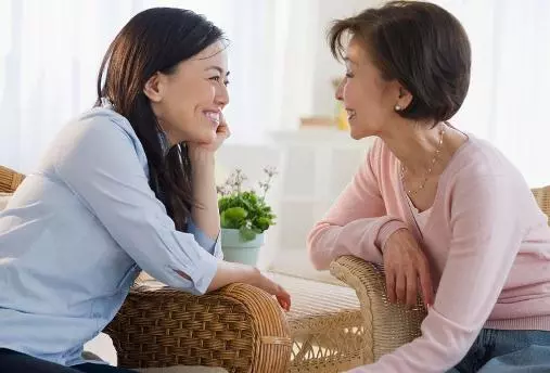 結婚當天母親給我送來我遲到的嫁妝,回到家查看之後,我愣在原地
