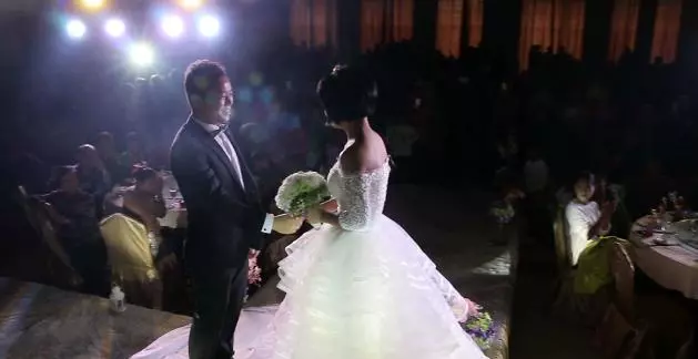 結婚當天母親給我送來我遲到的嫁妝,回到家查看之後,我愣在原地