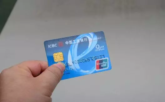 結婚當天母親給我送來我遲到的嫁妝,回到家查看之後,我愣在原地