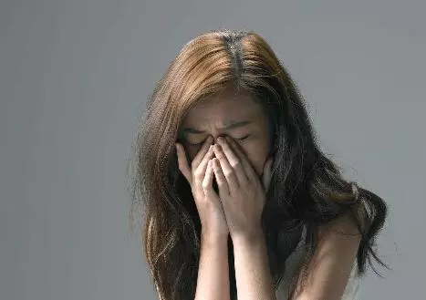結婚當天母親給我送來我遲到的嫁妝,回到家查看之後,我愣在原地