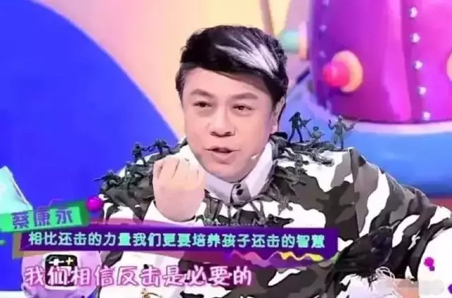 孩子的臉在幼稚園被同學抓傷卻不敢還手!心理學家:孩子被欺負,最怕家長這樣說!