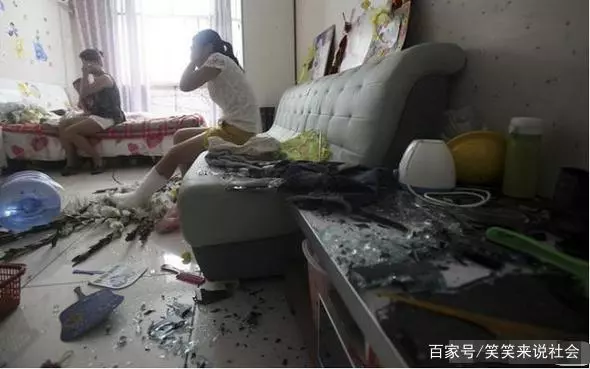 弟媳坐月子要老婆照顧,晚上回來看到老婆的臉,我把家砸了!
