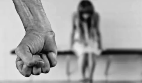 40年來被警察冷凍的「英國恐.怖小鎮」 1000個女孩被帶進暗巷非禮...生了孩子連爸爸都找不到