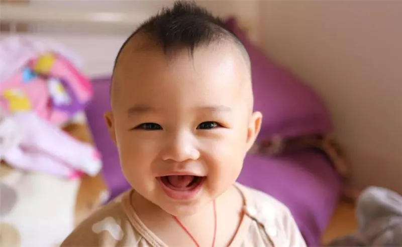寶寶2歲還不會走路,寶媽擔心帶去檢查後,醫生瞞著寶媽偷偷報了警!