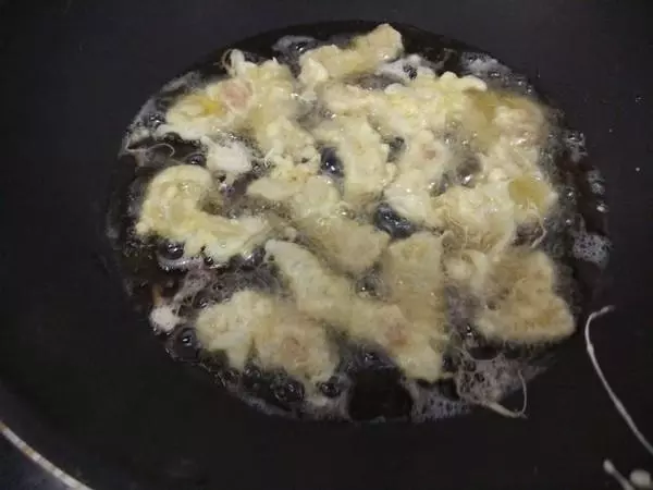 做「炸酥肉」是裹蛋清還是麵粉?雞排店大廚告訴你,保證酥脆