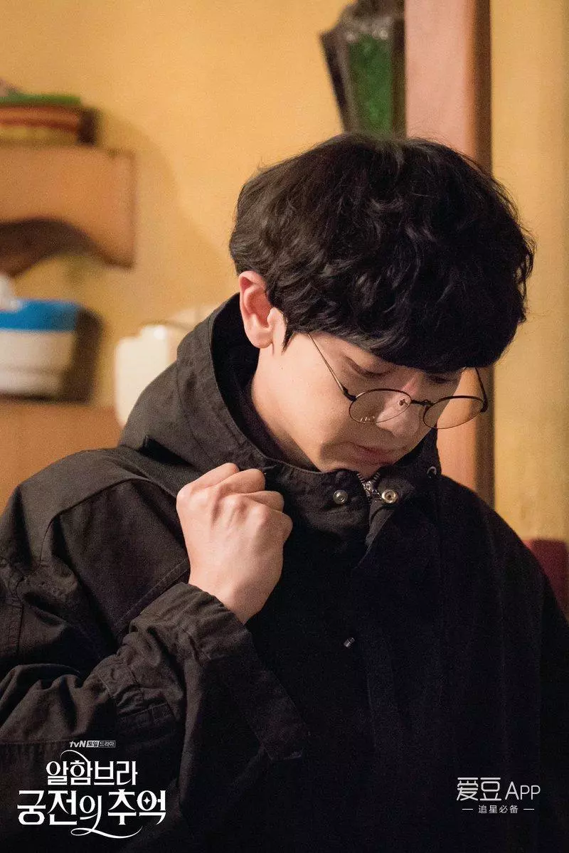 [EXO][新聞]181204 《阿爾罕布拉宮的回憶》世珠家族合照公開萬變不離剪刀手！