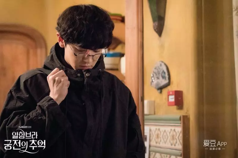 [EXO][新聞]181204 《阿爾罕布拉宮的回憶》世珠家族合照公開萬變不離剪刀手！