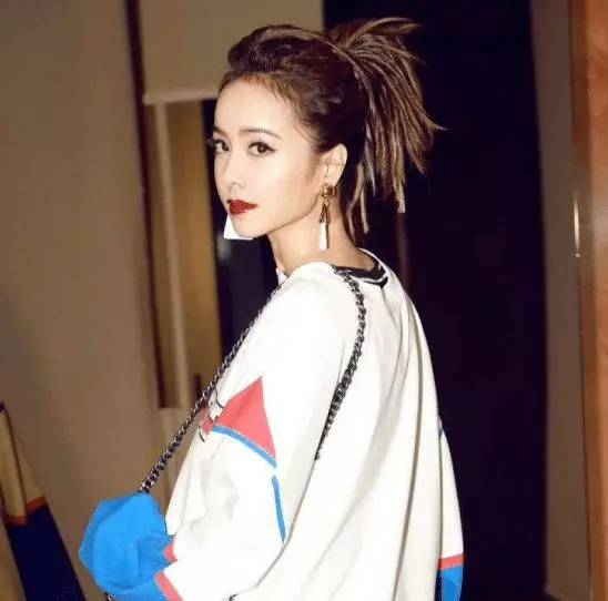 近日,蔡依林網上官宣6件事,發文的口吻非常可愛嬌俏