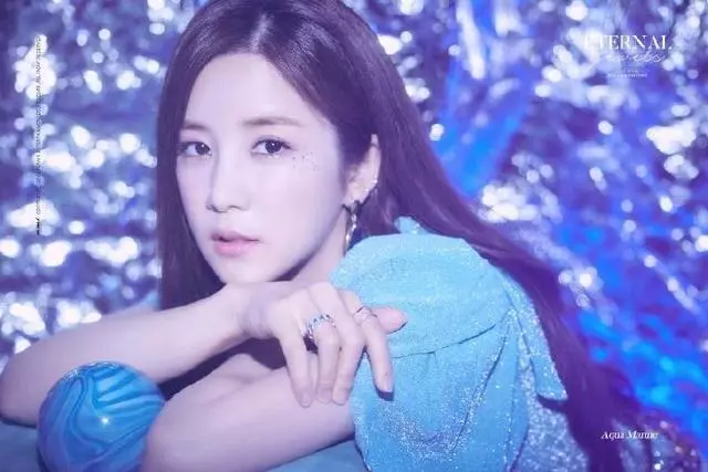 韓網熱議!其他團領獎的時候讓集中的隊長Apink「朴初瓏」