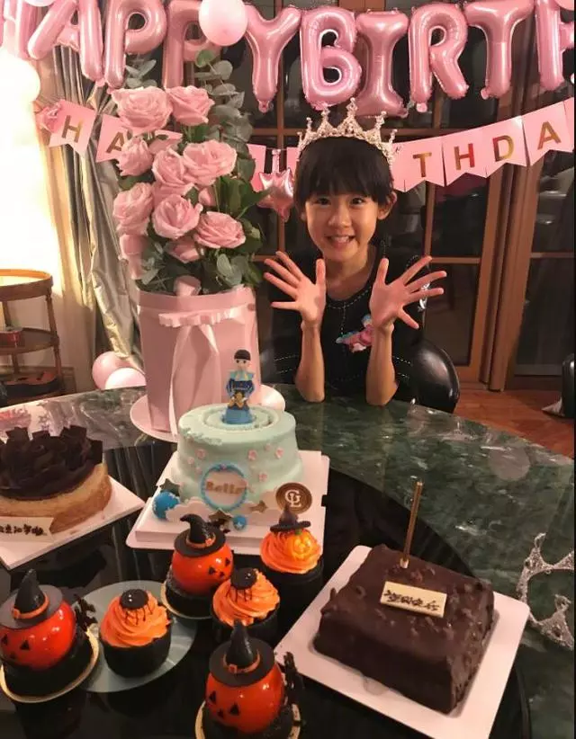 陸毅女兒才十歲,這雙手和腿長得也太驚人了!