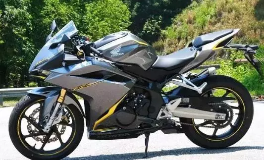 入門級小鋼炮,本田CBR250RR,堪稱最貴雙缸機車!