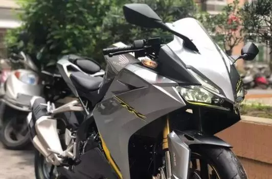 入門級小鋼炮,本田CBR250RR,堪稱最貴雙缸機車!
