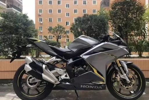 入門級小鋼炮,本田CBR250RR,堪稱最貴雙缸機車!
