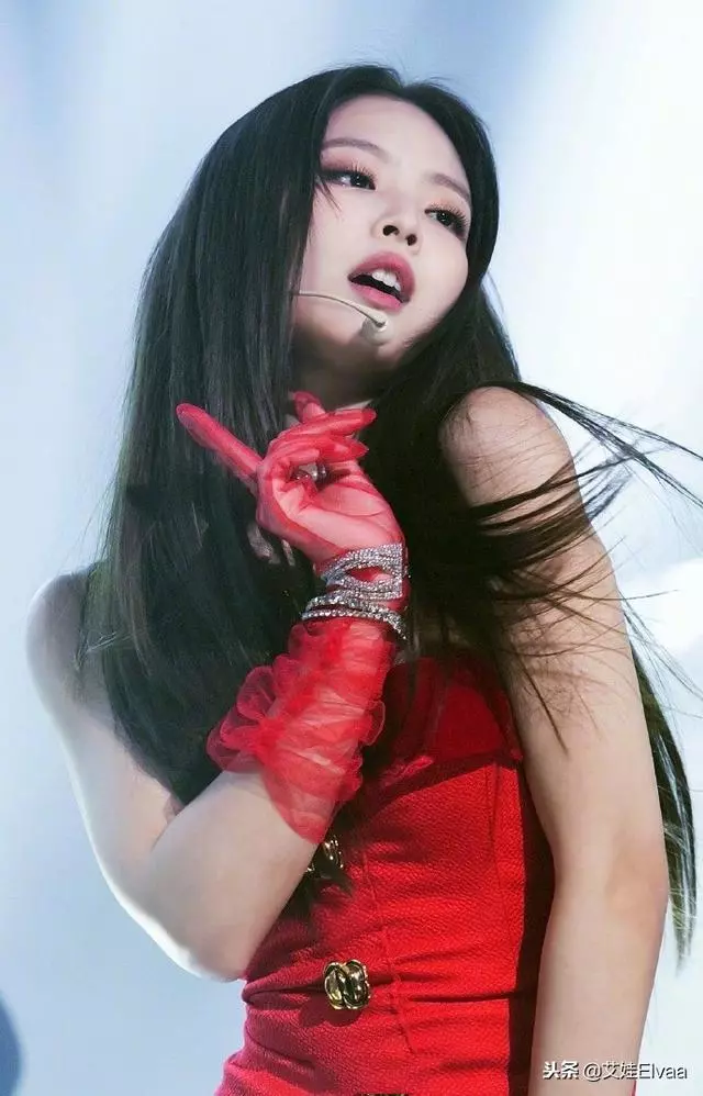 Jennie的solo舞台造型小合輯,一個人簡直太美了,美的有點認不出