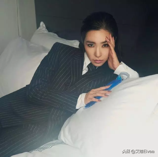 少女時代Tiffany新造型女扮男,西裝油頭好帥,不知道叫哥還是姐