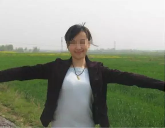 大嫂兒子和女兒同天生日,家婆給他金鎖,給女兒顆糖,打開俺樂了