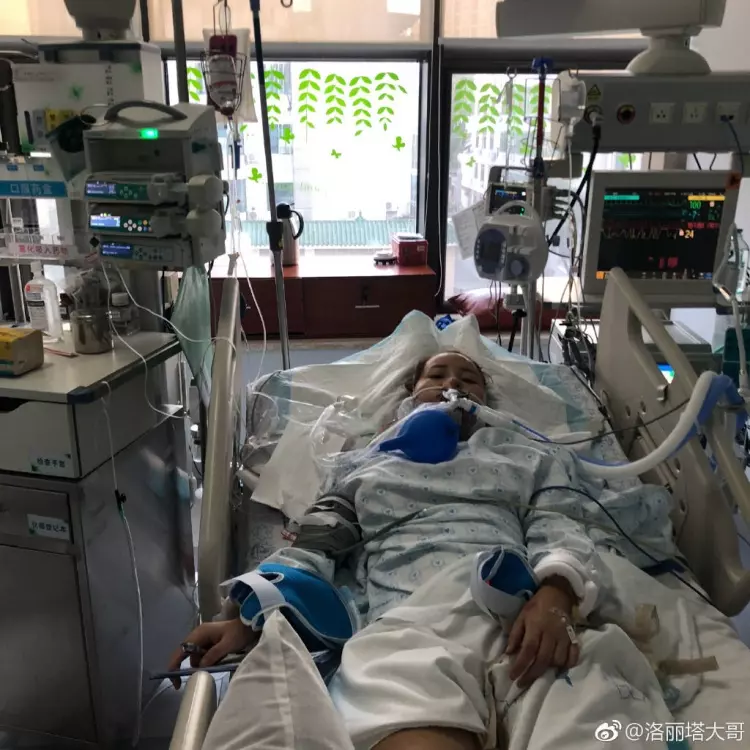 正妹主播自爆整容遭醫生「割喉」!無預警消失… 住院照太驚心 休克急送醫院 !
