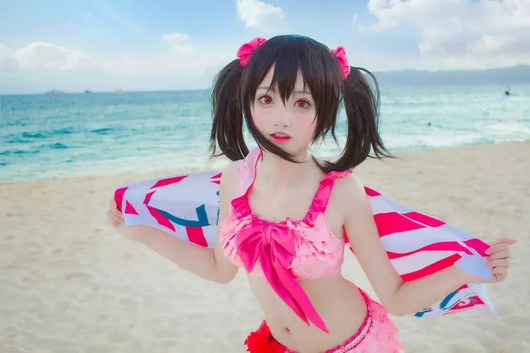 「娃娃眼蘿莉Coser」萌到讓人嫑嫑…沒想到「解開封印」所有人立刻阿阿受不了!(13P)