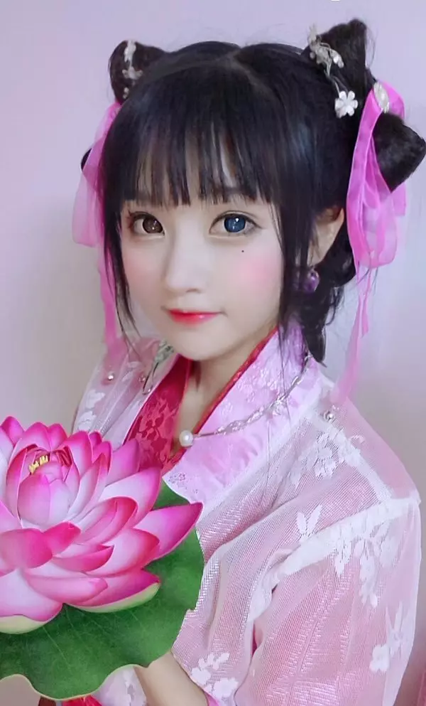 「娃娃眼蘿莉Coser」萌到讓人嫑嫑…沒想到「解開封印」所有人立刻阿阿受不了!(13P)