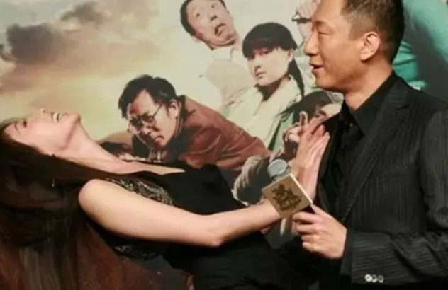 孫紅雷「強摟」林志玲,有誰注意孫紅雷手的位置?暴露真實人品!