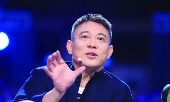 李連傑女兒,7歲給劉德華伴舞,8歲陪成龍走紅毯,16歲成了這模樣!